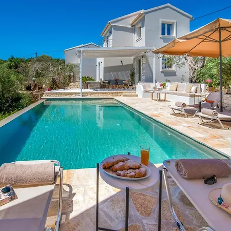 Island Breeze Villa *