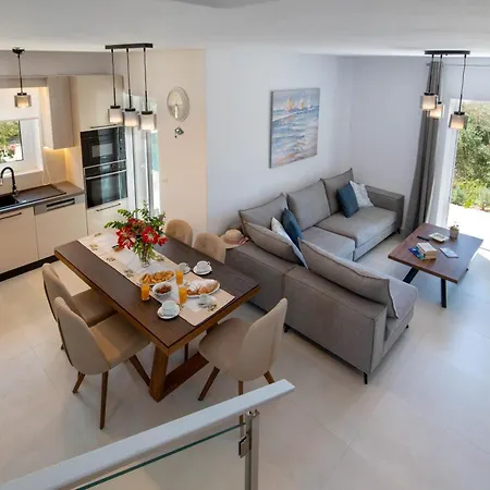 Island Breeze Villa